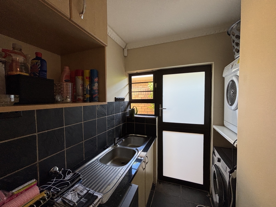 To Let 3 Bedroom Property for Rent in Summerstrand Eastern Cape